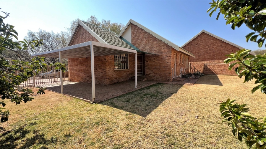 3 Bedroom Property for Sale in Langenhovenpark Free State